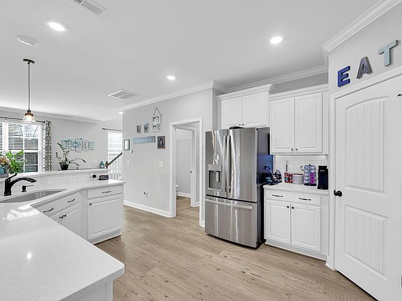 3rd image of 259 Mornington Pl