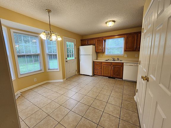 3rd image of 96 Monarch Ln