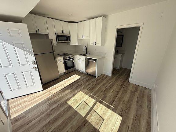 4th image of 2120 Mission Ave Studio 26