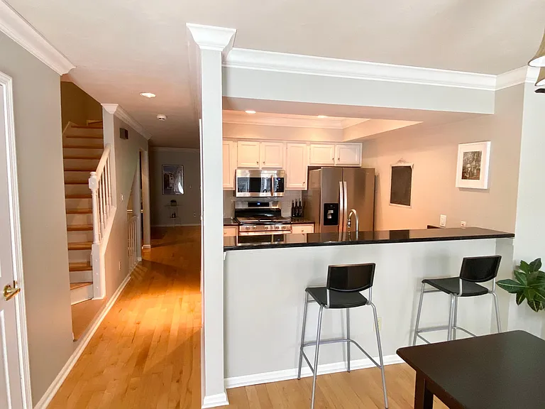 410 N Park Ave — Photo 10