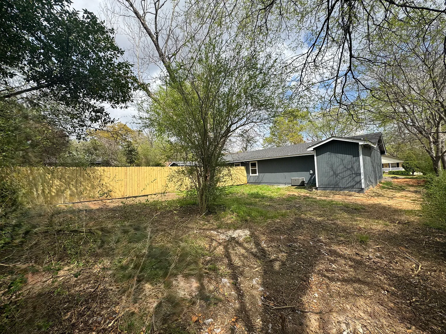 3 bed, 1.5 bath, $1,400 — Photo 2