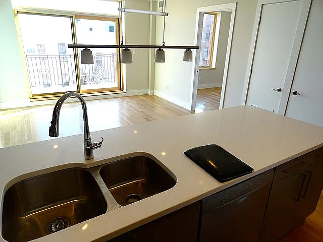 191 Huron St #2 — Photo 3