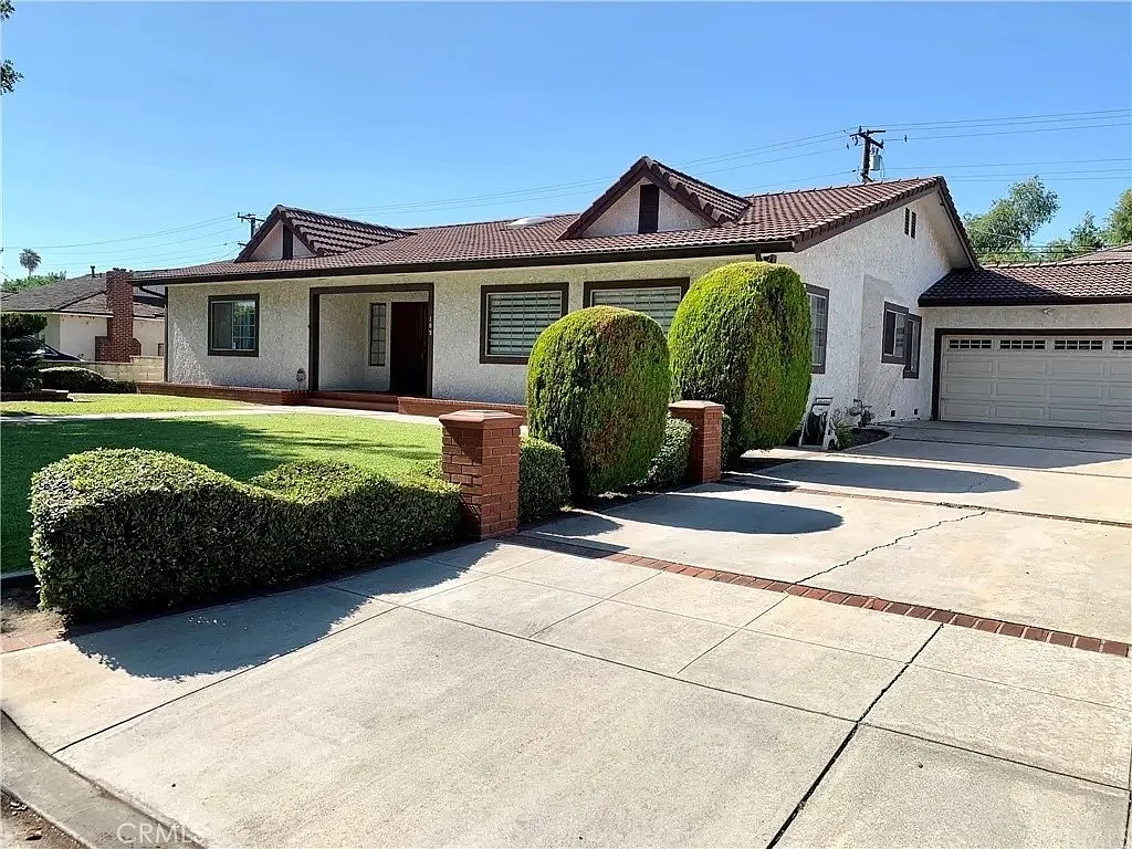 4 bed, 2.5 bath, 2669 sqft, $5,500 — Photo 2