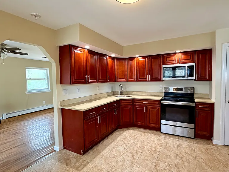 14 Mastic Blvd — Photo 2