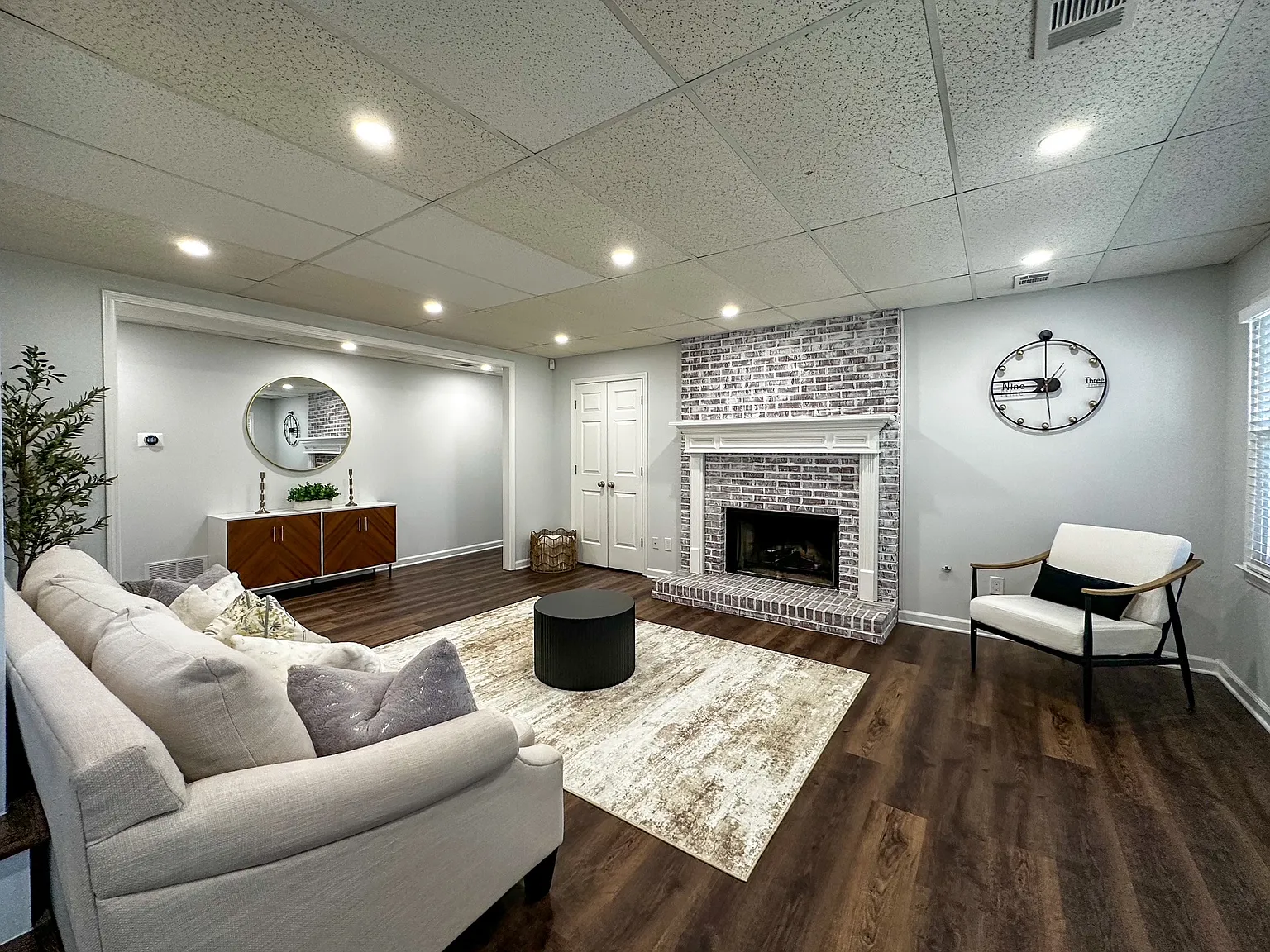 2 bed, 1850 sqft, $1,800 — Photo 1
