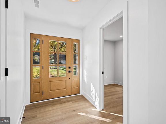 5th image of 1016 Evergreen Rd