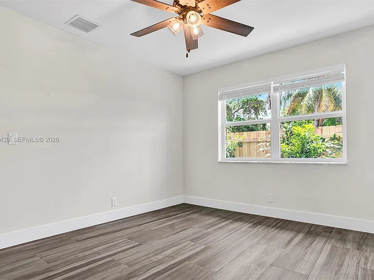 929 S North St #5 — Photo 16