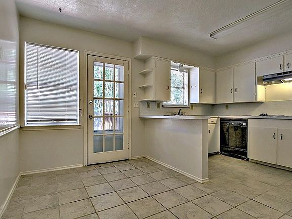 3rd image of 7032 Kingsbury Dr