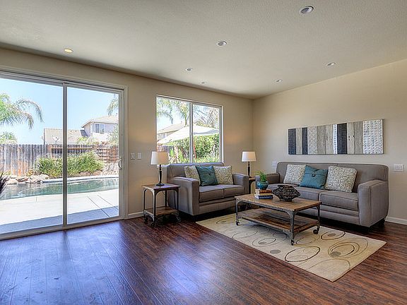 3rd image of 1051 Hacienda Dr