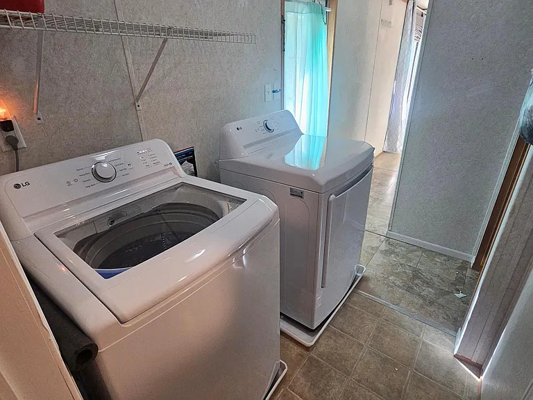 2023 newer washer and dryer