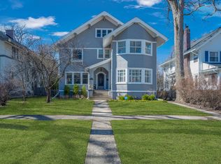 225 Woodbine Ave, Wilmette, IL 60091