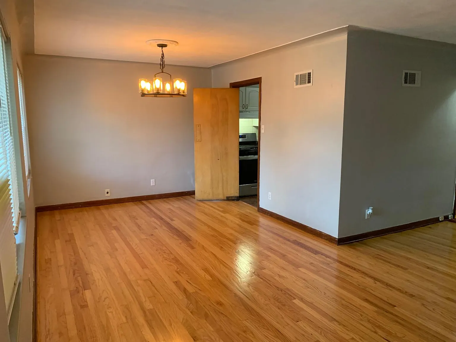 2 bed, 1100 sqft, $1,395 — Photo 2