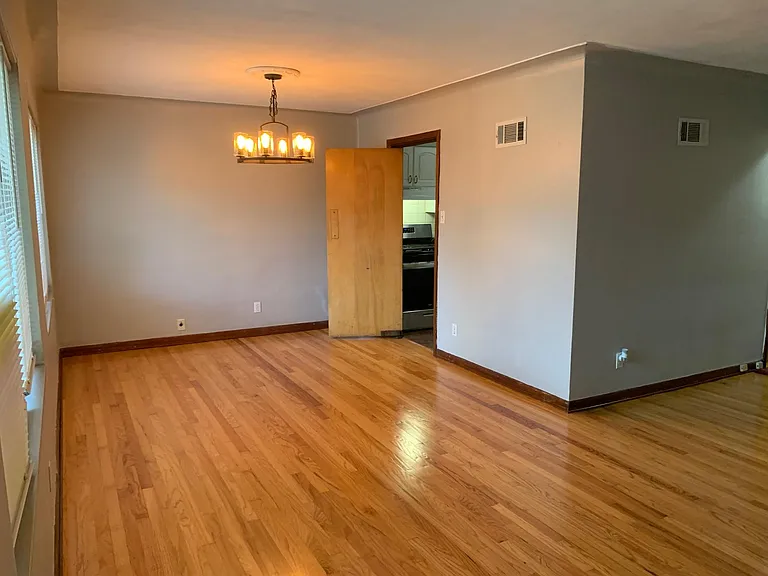 7109 Dartmouth Ave — Photo 2