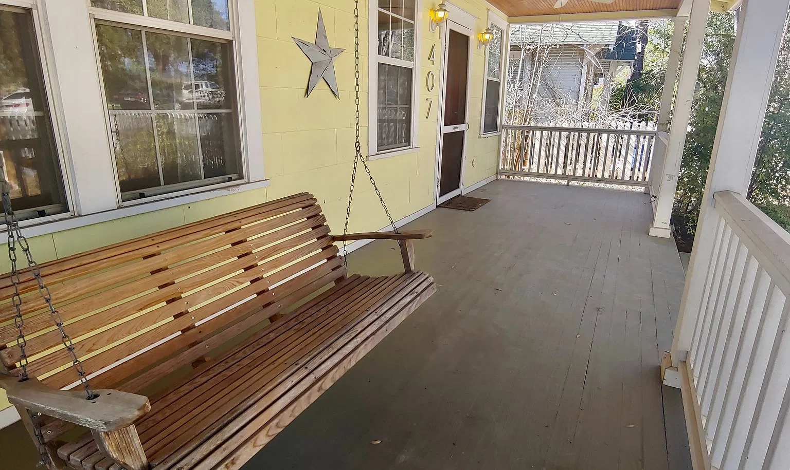 Beautiful 2 Bed / 2 Bath Bungalow With Separate Guest House in the Back! — Photo 2