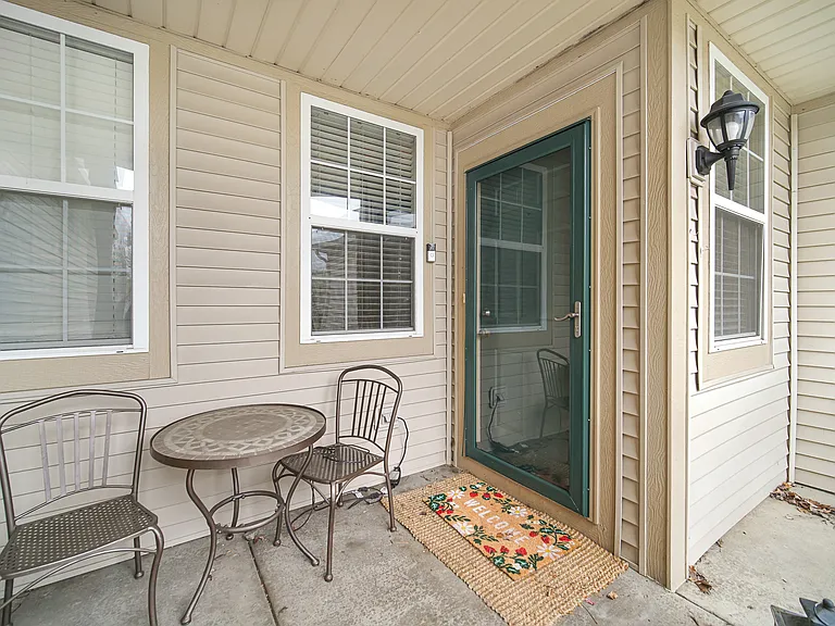 1882 N Wentworth Cir — Photo 19