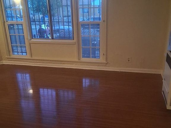 3rd image of 705 W 41st Pl #101