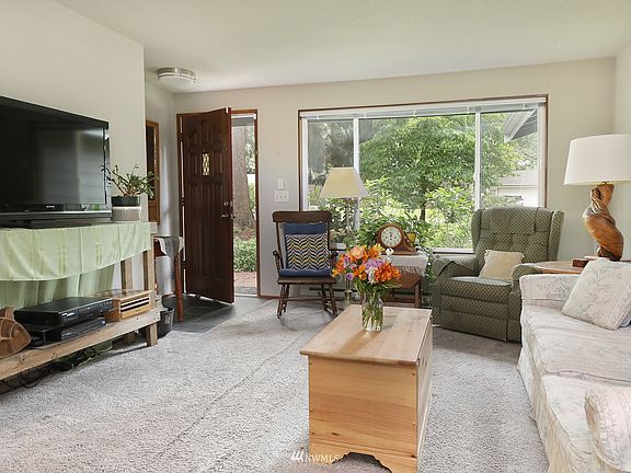 Looking back at the front entry, your back is to the dining area.