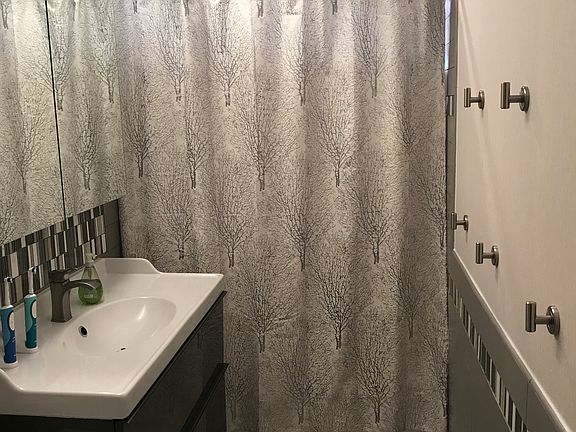 5th image of 4752 Andrita St