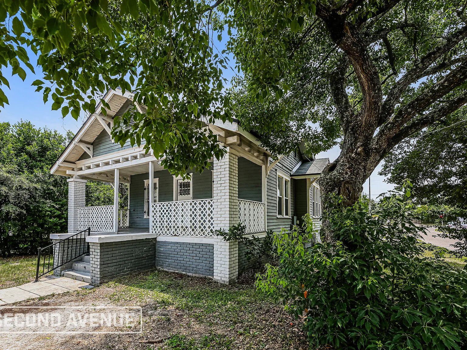 3 bed, 2.0 bath, 1188 sqft, $919 — Photo 1