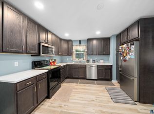 920 S Grandview Ave, Sioux Falls, SD 57103