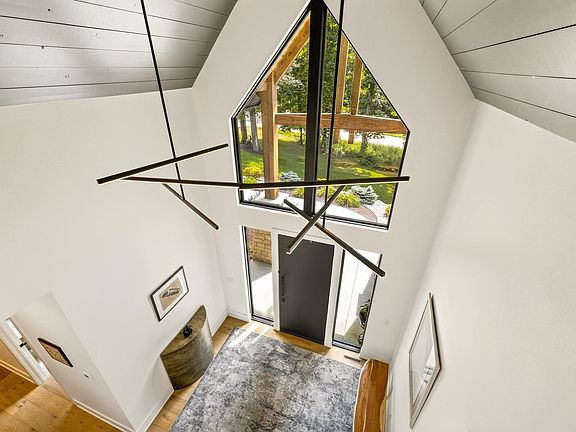 3rd image of 3176 Woodhill Cir