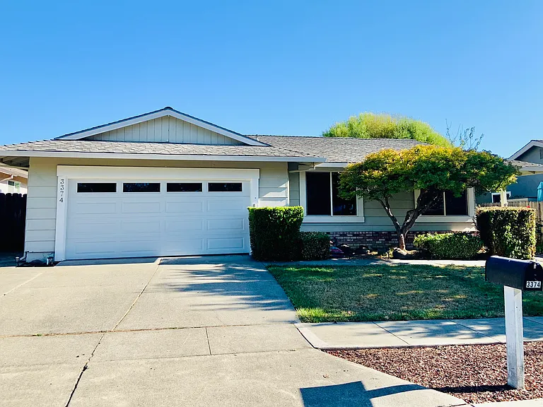 3374 Twin Oaks Dr — Photo 1