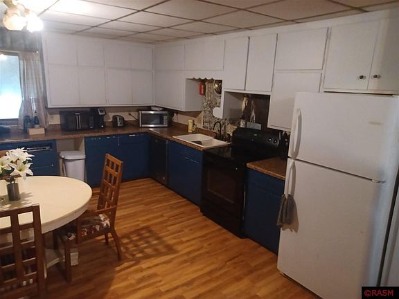 3rd image of 627 Blue Earth St