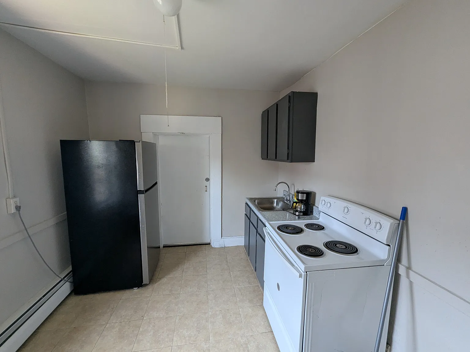 Studio, 1050 sqft, $1,200 — Photo 2