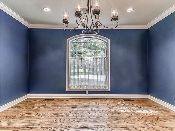 5th image of 1801 Guilford Ln