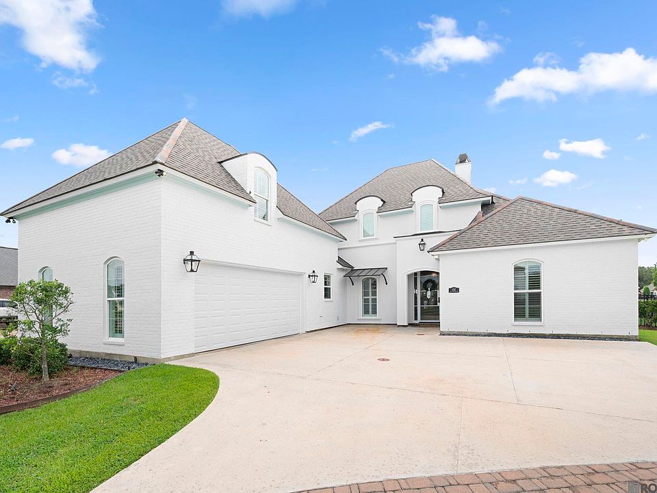 1st image of 8787 Lake Carriage Dr