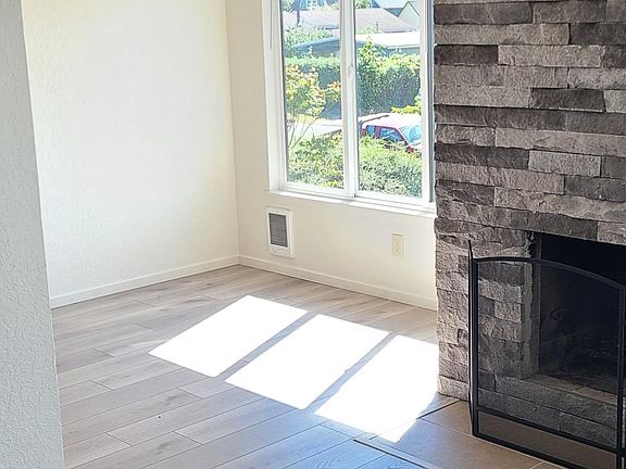 5th image of 404 Railroad Ave APT 13