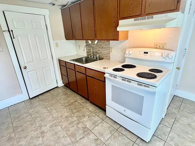 443 Walnut St — Photo 10