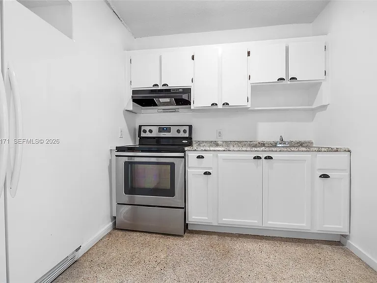 2661 SW 11th St #8 — Photo 1