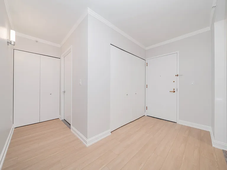 140 Riverside Blvd #727 — Photo 15