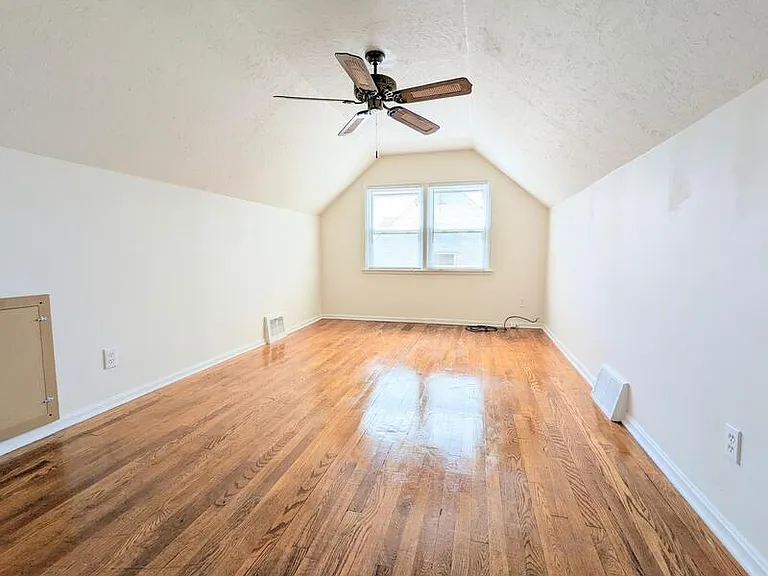3113 Silverdale Ave — Photo 11