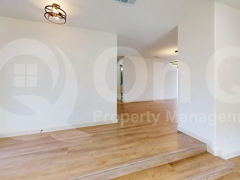 2517 Canterbury Ct — Photo 7