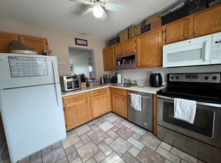 401 Monticello Dr, Branford, CT 06405