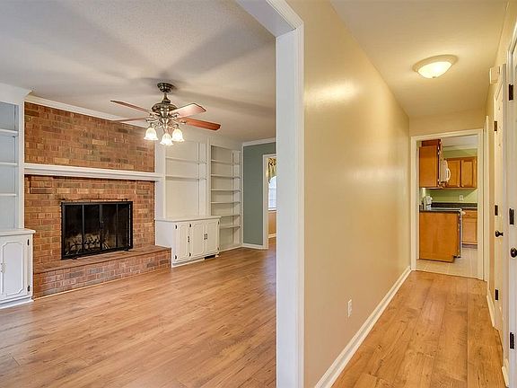 5th image of 164 Evergreen Dr