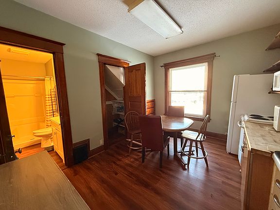 4th image of 309 E 1st St