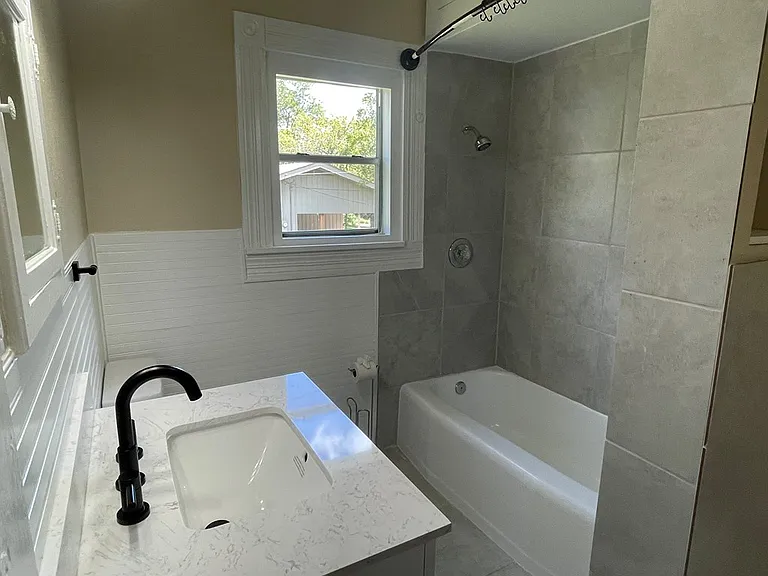 422 S Orange St — Photo 17