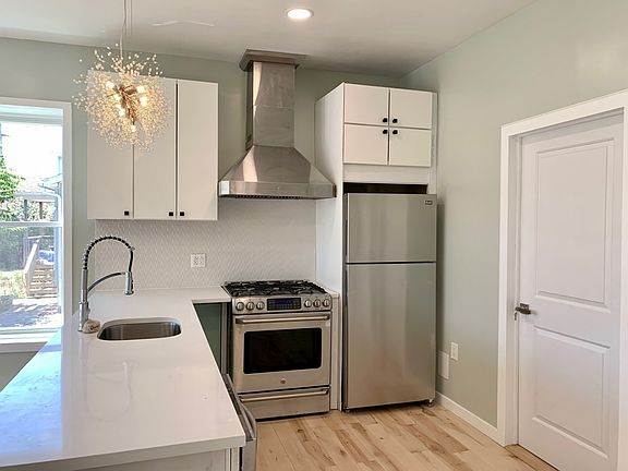 4th image of 12 Brown St