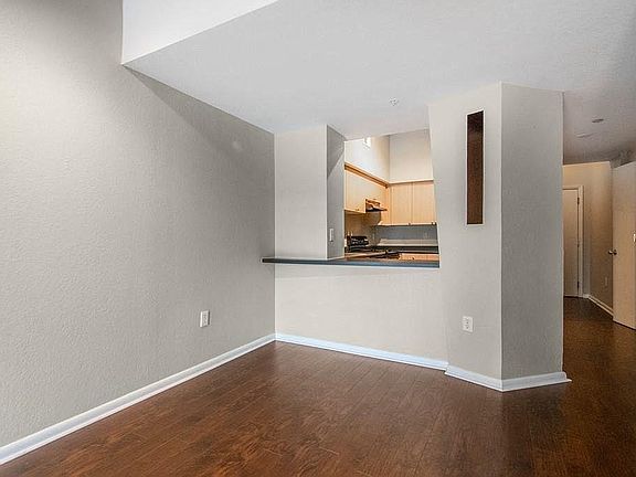 4th image of 2401 W Horatio St Unit 711