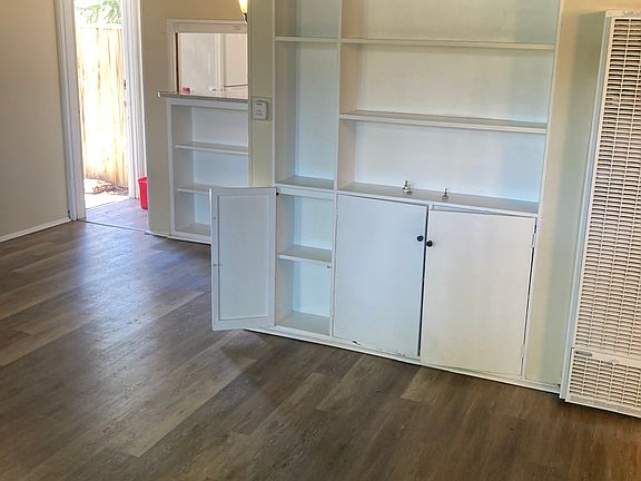5th image of 1571 Rosecrans St #1571