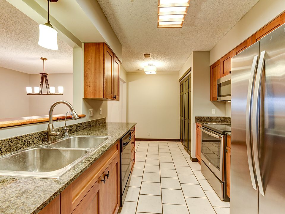 1536 Bradley Kitchen