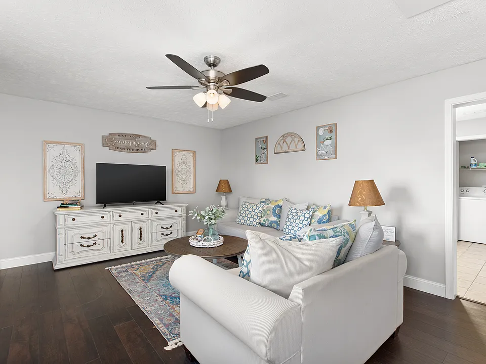 1955 Lakeshore Dr