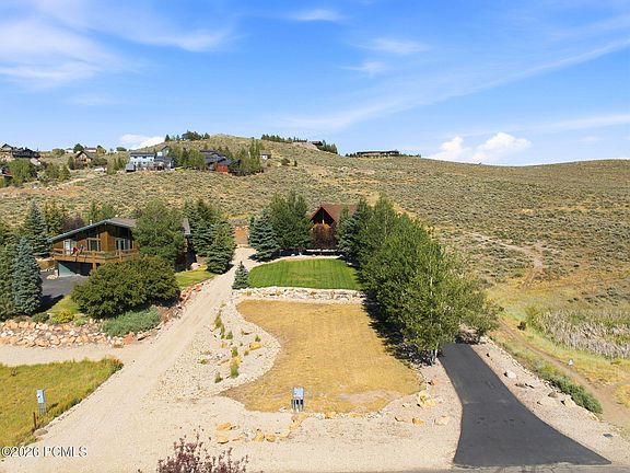 3rd image of 6120 Snowview Dr