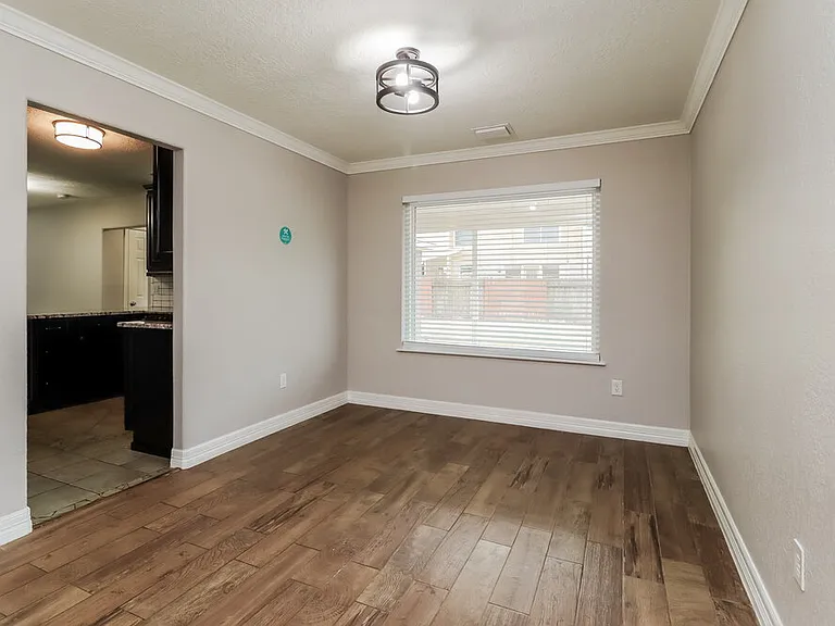 4002 Ashwood Dr — Photo 8