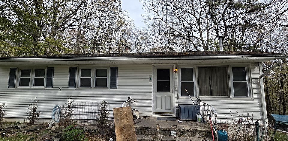 1st image of 8 Laurel Ln