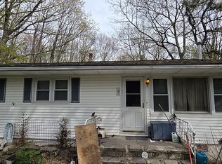 8 Laurel Ln, Mount Pocono, PA 18344