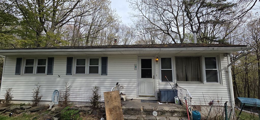 8 Laurel Ln - Property Image